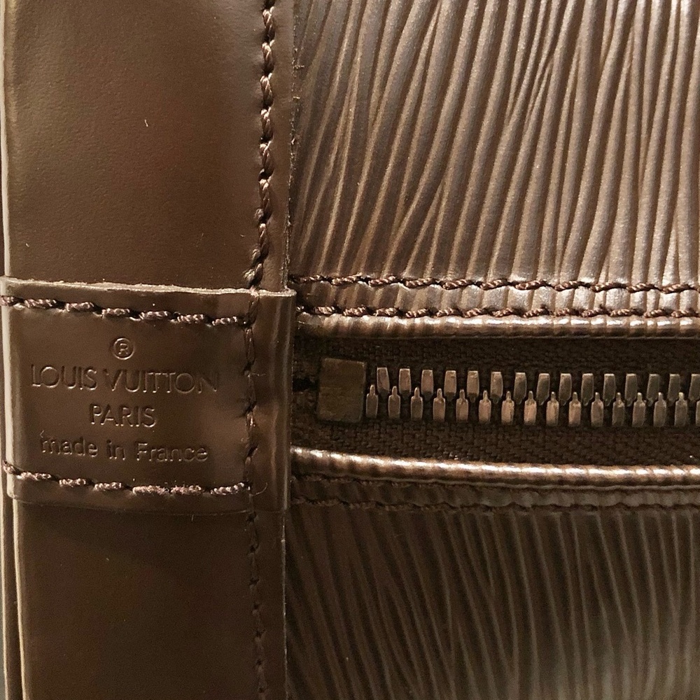 LOUIS VUITTON Mocha Dark Brown Epi Alma with Shoulder Strap Palladium Hardware - Picture 5 of 17